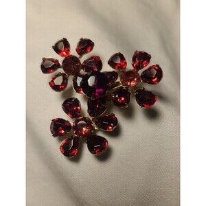 Beautiful Vintage Red Flower Brooch